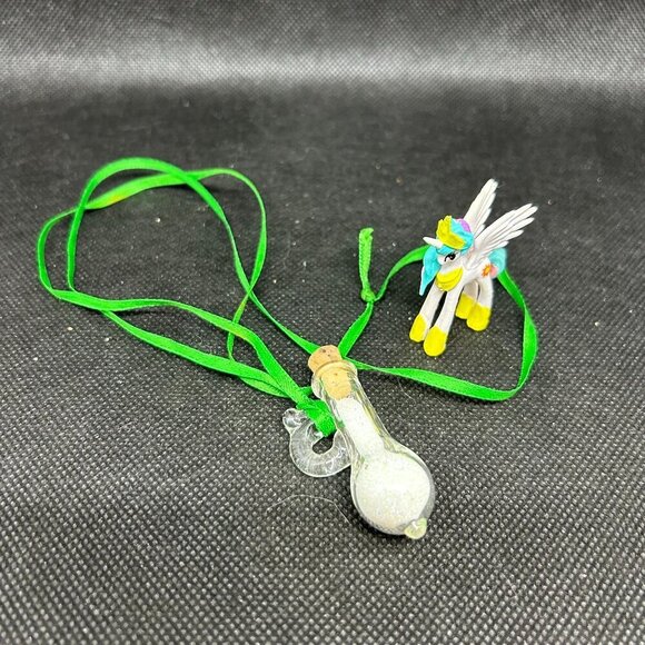 5 for $10 Girl's unicorn figure and pixie dust necklace - Picture 1 of 2